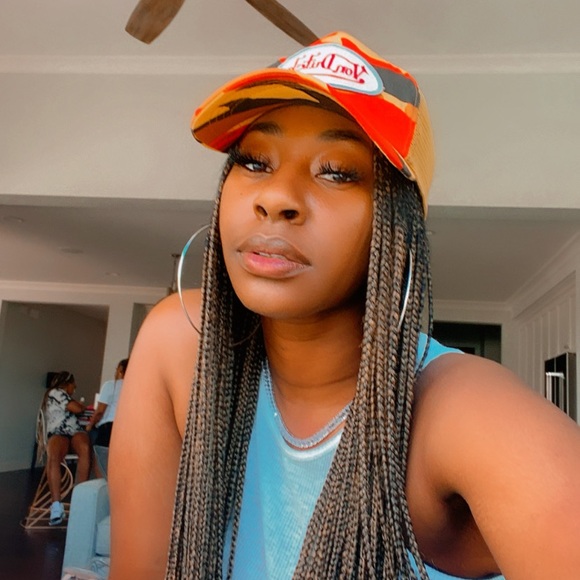 Meet your Posher, Taylor - Picture 1 of 1